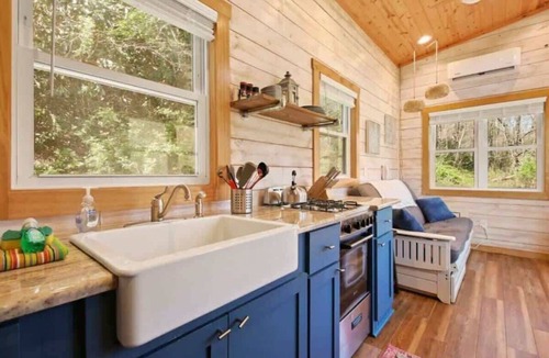 Todd House | Charming Tiny Home! Discounts-Pet friendly