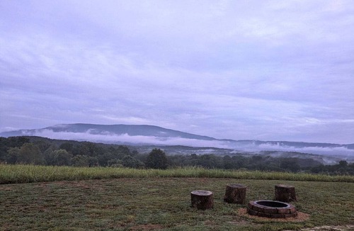 Tennga House | Charming Tiny House with Breath-Taking Views in Delano, TN