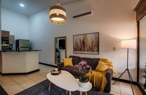 Santa Ana Apartment | Chic 2-bedroom apartment with WiFi, balcony with mountain views pool in Río Oro