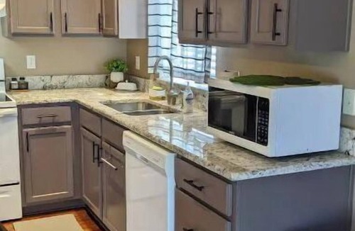 Southeast Salem House | Chic 3/2 Private Firepit and Bunkroom Near Dwntn
