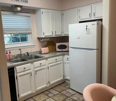 Flowood Apartment | Chic Centrally Located 2BR Townhome at the Rez Sleeps 6