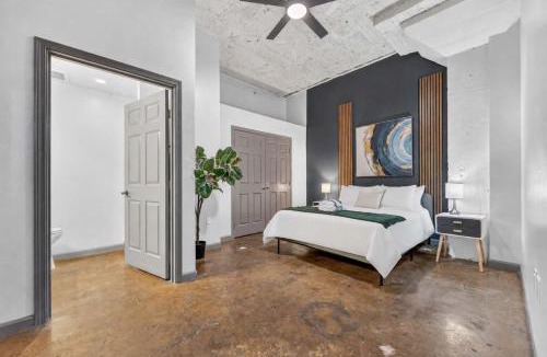 River Market Apartment | Comfortable 2BR Stay with WiFi in Kansas