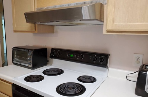 Garden City Condo | Comfortable Condo near Beach, Golf, Myrtle Beach!