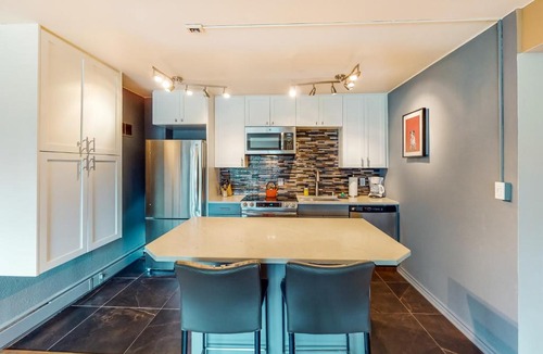 Downtown Seattle Apartment | Convention Suite