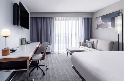 Franklin Park Hotel | Courtyard by Marriott Austin South