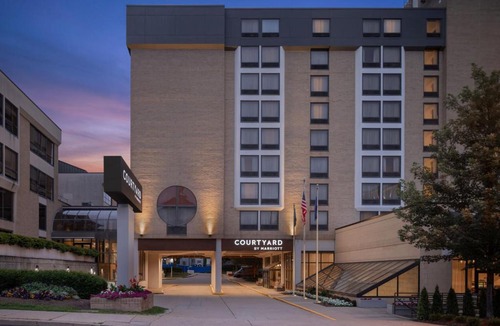 North Oakland Hotel | Courtyard by Marriott Pittsburgh University Center