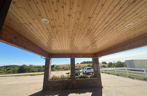 Winterset Hotel | Covered Bridge Inn