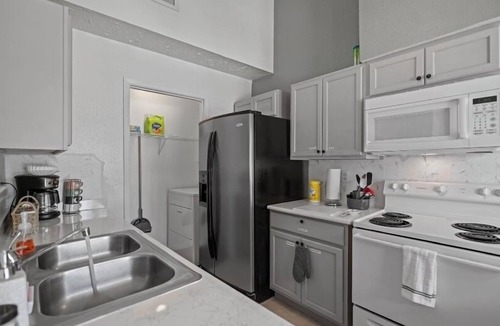 Spring House | Cozy 2 Bed 1 Bath Home near IAH