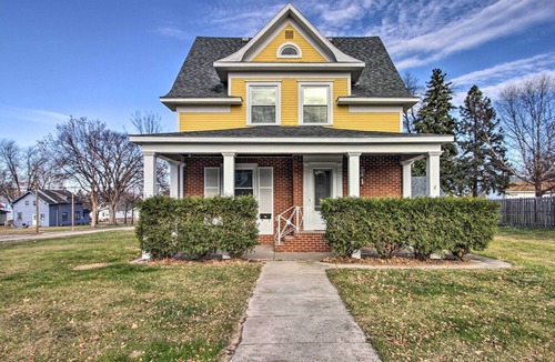 Appleton Cottage | Cozy Appleton Getaway w/Screened-in Porch + Yard!