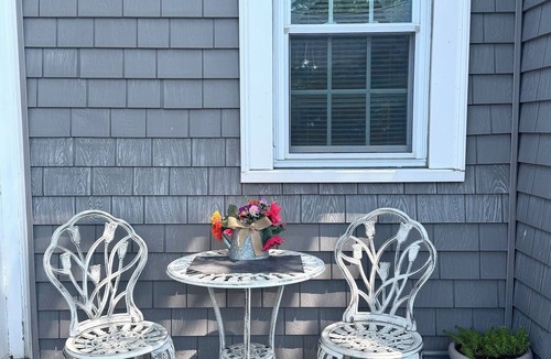 Hyannis Cottage | Cozy Cape Cod Cottage- Steps from the Ocean, 2 Bedrooms!