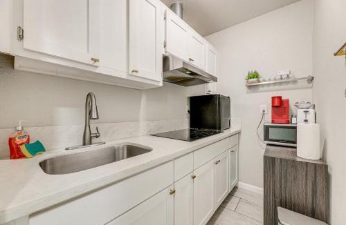 Compton House | Cozy & Convenient Condo in Compton, Pets Welcome!