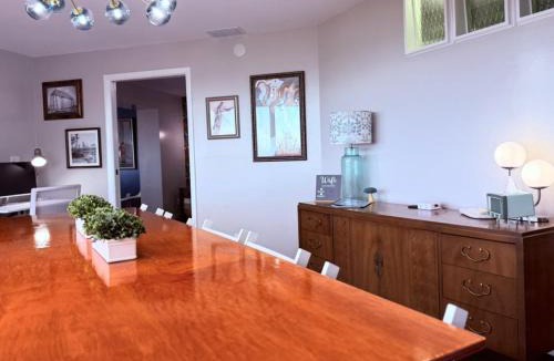 Observation Hill House | Cozy Panoramic Lake and Lift Bridge Views