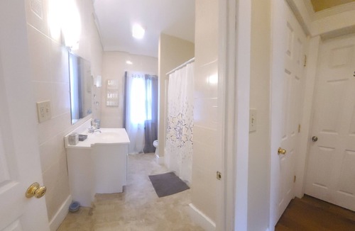Springfield Apartment | Cozy Private bedroom in a shared apartment in Springfield, Massachusetts