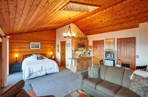 Schroeder Apartment | Cozy Schroeder Studio w/Deck on Lake Superior