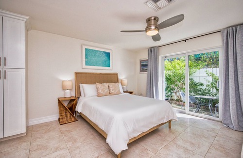 Seven Mile Beach Apartment | Cozy Studio Steps from the Beach