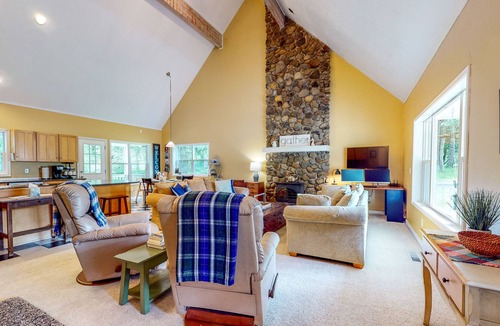 Dallas Cottage | Custom-Built - Large Deck, Griddle, and Washer/Dryer