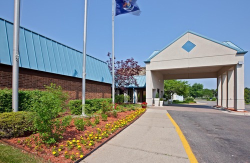 Thurston Hotel | DoubleTree by Hilton Ann Arbor North