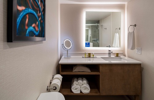 Madison Hotel | DoubleTree by Hilton Madison East