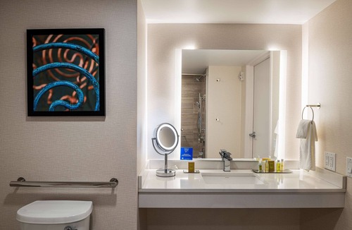 Madison Hotel | DoubleTree by Hilton Madison East