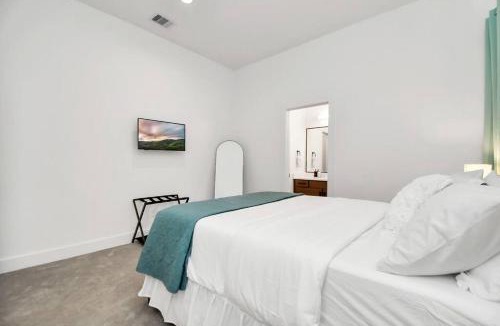 East Downtown Houston Villa | Downtown Luxury Home - 2 mins from restaurants, parks and leisure centres