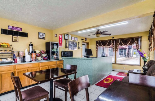 Winfield Hotel | Econo Lodge Winfield