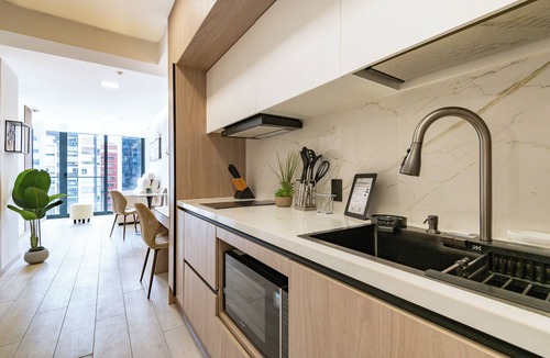 Financial District Apartment | Edificio Cielo by Host Ecuador