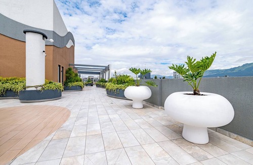 Financial District Apartment | Edificio Cielo by Host Ecuador
