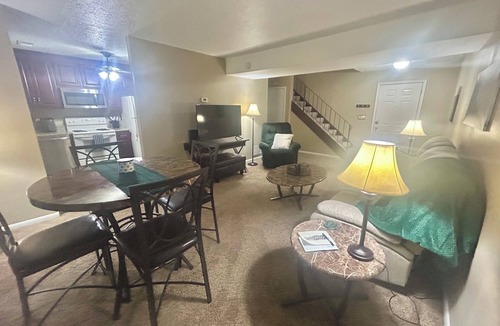 Skelton House | Emerald Escape - POOL!