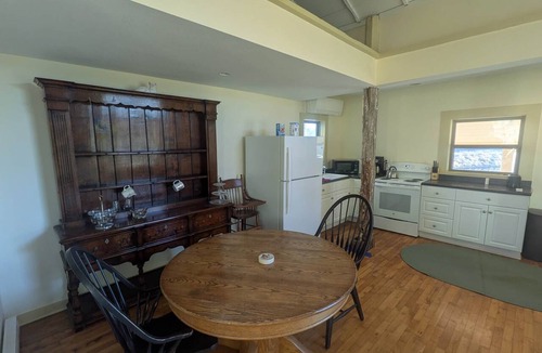 Pauline House | Evans Getaway