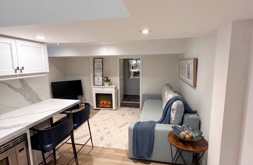 Humber Bay Apartment | Executive 1BR Suite | Express Transit to Downtown & Airport | Fast Wi-Fi