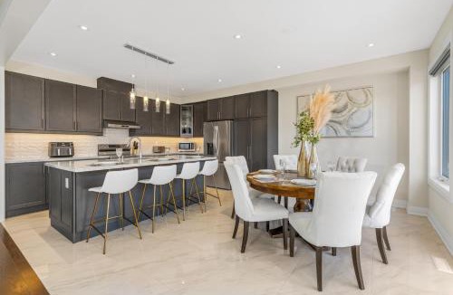 Mount Pleasant House | Executive 5BR-4BATH Detached Bramp/Miss Border