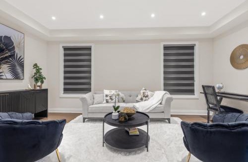 Mount Pleasant House | Executive 5BR-4BATH Detached Bramp/Miss Border