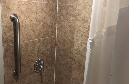 Edmond Hotel | Executive Inn