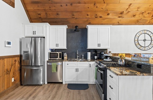 Cashes Valley Cabin | Experience Rustic Retreat Private Hot-Tub Fire-Pit Games Close to Town
