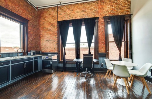 Marshall Apartment | Explore Downtown Marshall: Historic Studio Getaway