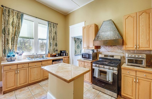 Greater Belhaven House | Explore Jackson! Historic Belhaven Home w/Porch