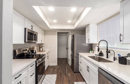 North Center Revitalization Association House | Extended Stay Ready – Spacious 3BR w/Private Backyard