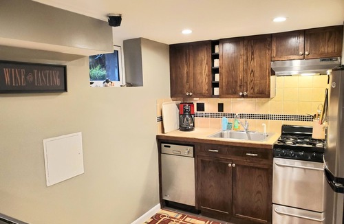 Valley Stream Apartment | Fantastic STUDIO apartment - WALK to TRAIN - FREE PARKING