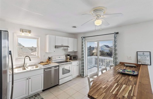 Sea Retreat House | Fire Pit, Pets! Fantastic Ocean Views, Pool, Crow's Nest, Decks, KH4411