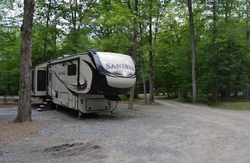 Wellsboro Hotel | Full Hookup 30 Amp pull through up to 33Ft Site ONLY