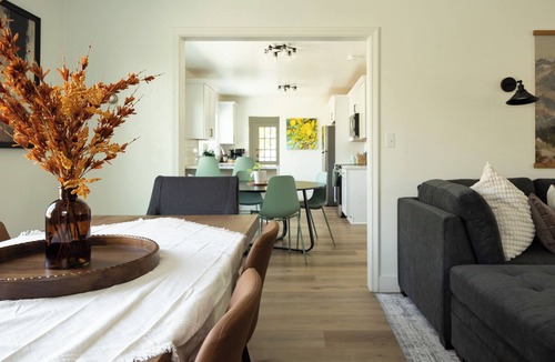 Pullman House | Game Day Getaway - 4BR/3BA, Sleeps 10, Walk to WSU
