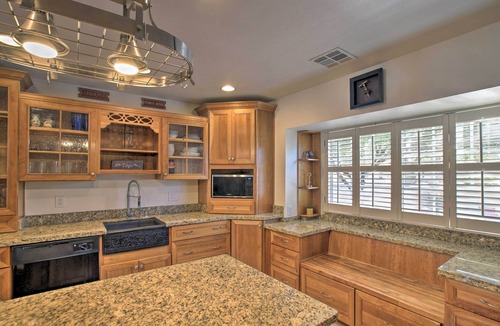 Saddleback Hills House | Game Room, Fire Pit & Putting Green: Glendale Home