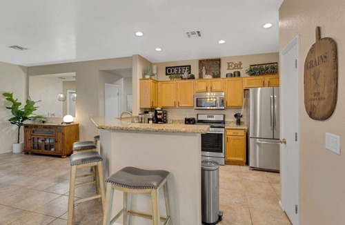 Gilbert House | Gilbert Gem - Heatable Pool, BBQ, 2 King Beds