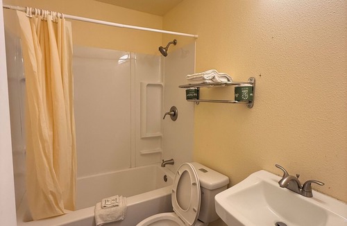 Gresham Hotel | Golden Knight Motel