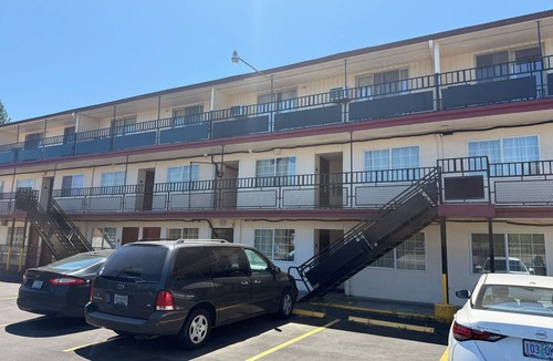 Gresham Hotel | Golden Knight Motel