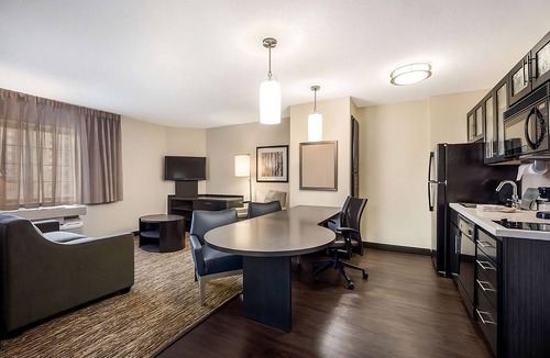 North Mountain Hotel | Great Phoenix Glendale Stay! 3 Spacious Units w/Private Kitchen, Hot Tub