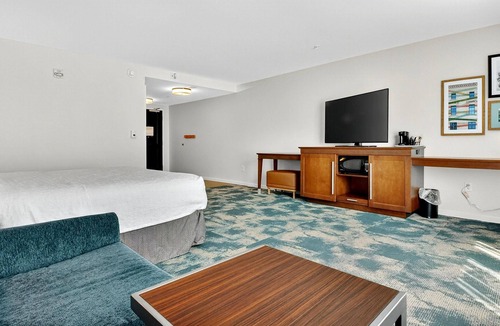 Lake Hallie Hotel | Hampton Inn & Suites Chippewa Falls