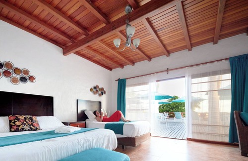 Puerto Villamil Hotel | Hotel Isamar Galapagos Beachfront
