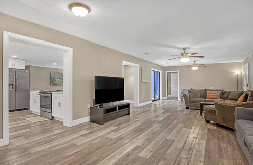 Melbourne House | HUGE 5bd/4ba Pool/Spa Sleeps 14+ Bunks USSSA