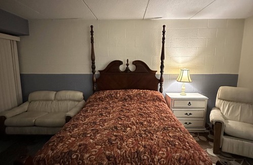 St. Cloud Hostel | J-E Hotel & Suites